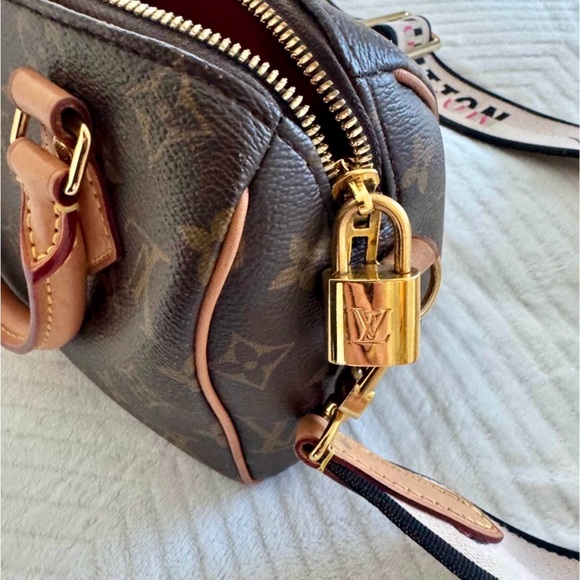 Louis Vuitton 🤎Authentic Louis Vuitton Speedy 20 🤎Monogram Crossbody Bag - Picture 3 of 6